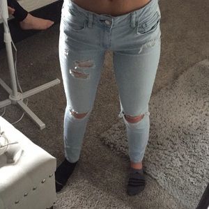 Washed out blue American eagle jeans💛💛
